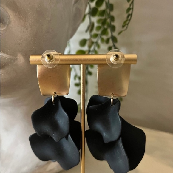 Statement Earrings Black & Gold - Picture 3 of 3